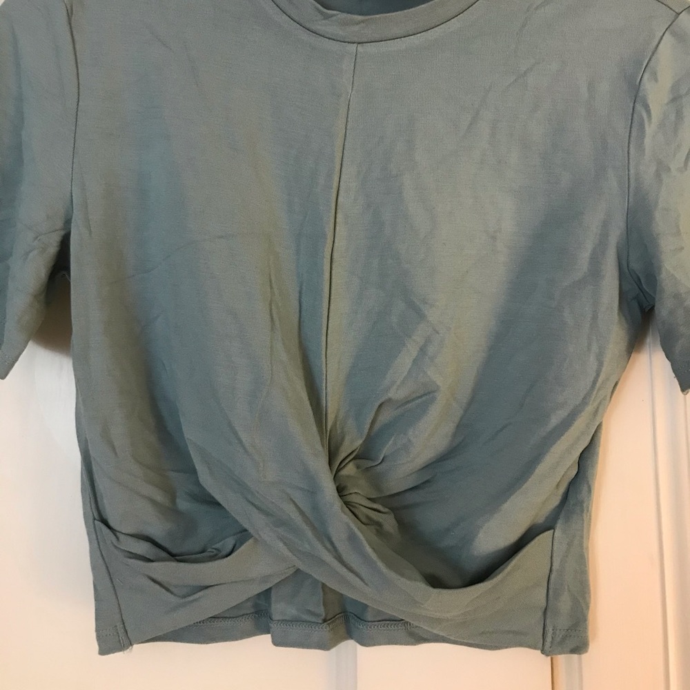 HM Divided Short sleeve crop